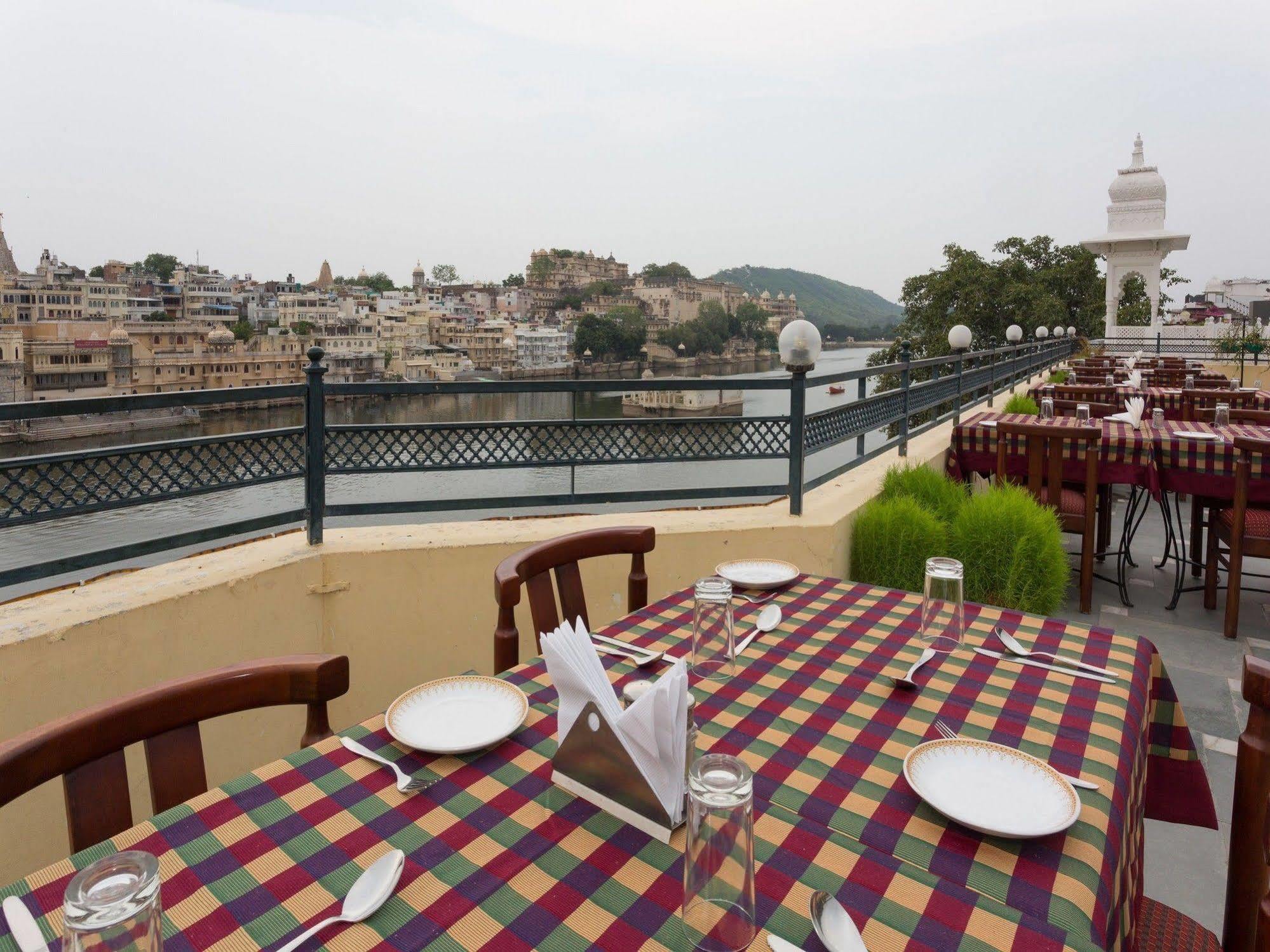 Sarovar - Lake Facing Boutique Hotel On Lake Pichola Udaipur Luaran gambar