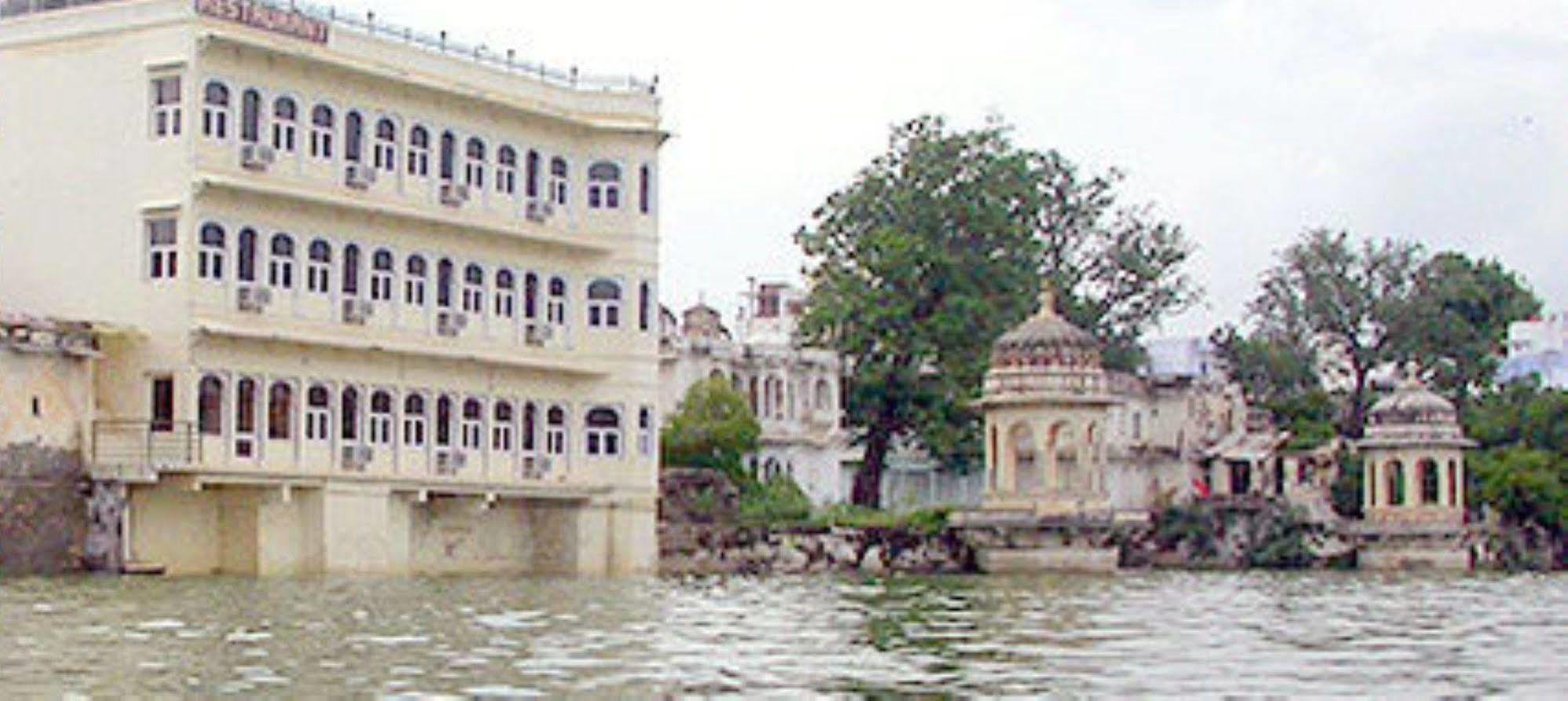 Sarovar - Lake Facing Boutique Hotel On Lake Pichola Udaipur Luaran gambar